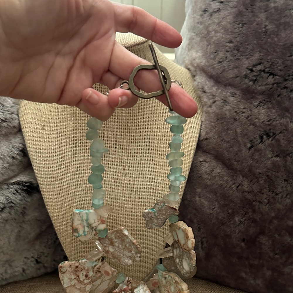 Chic Natural Stone Necklace with Green and Beige Hues - Picture 2 of 6